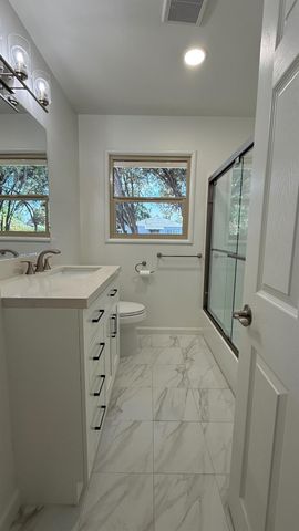 701 S Minaret, Turlock, CA 95380