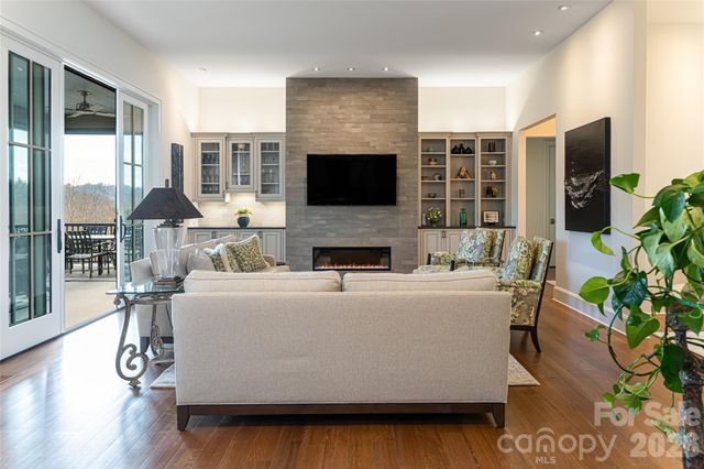 22 Snap Dragon Court, Asheville, NC 28804