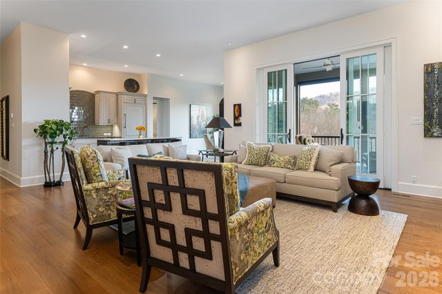 22 Snap Dragon Court, Asheville, NC 28804