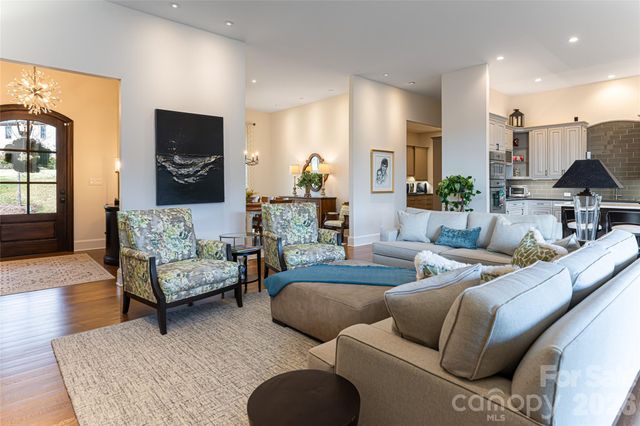 22 Snap Dragon Court, Asheville, NC 28804