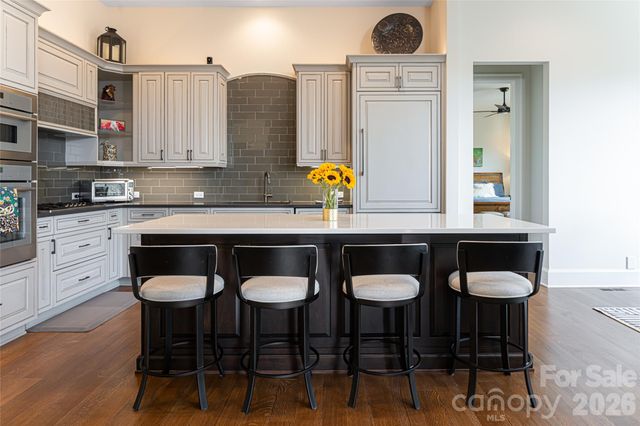 22 Snap Dragon Court, Asheville, NC 28804