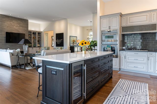 22 Snap Dragon Court, Asheville, NC 28804