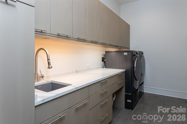 22 Snap Dragon Court, Asheville, NC 28804