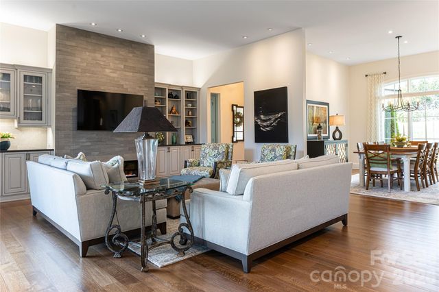 22 Snap Dragon Court, Asheville, NC 28804