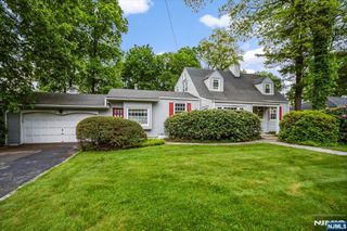 35 McCosh Road, Clifton, NJ 07043