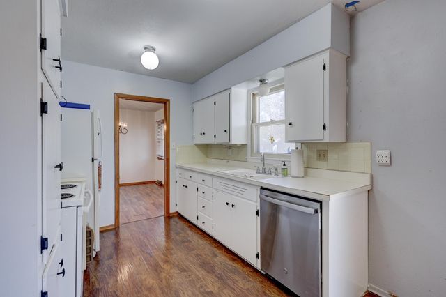 1910 Wynwood Drive, Carthage, MO 64836