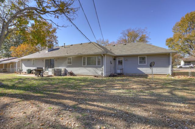 1910 Wynwood Drive, Carthage, MO 64836