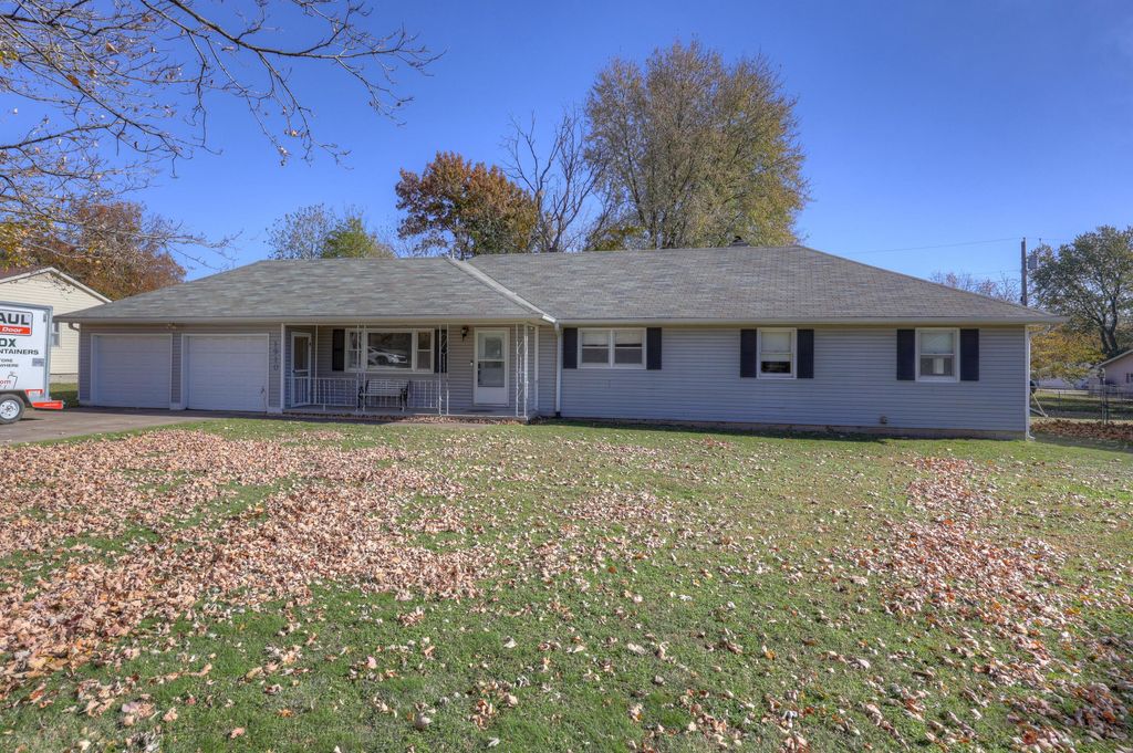 1910 Wynwood Drive, Carthage, MO 64836