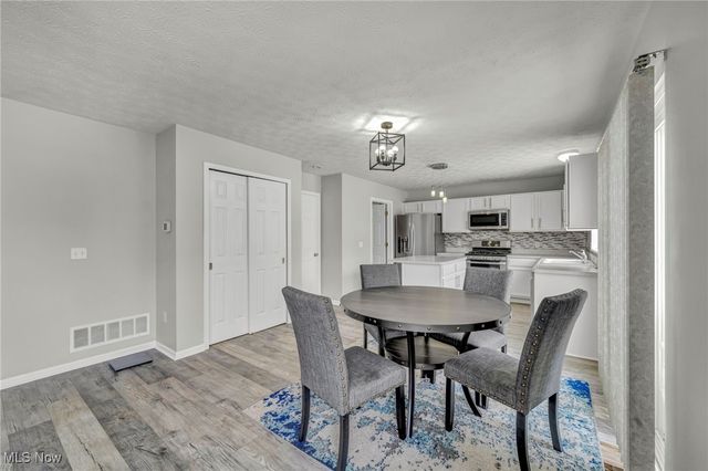 558 Lenox Court, Broadview Heights, OH 44147