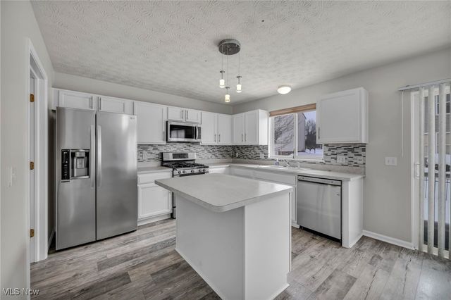 558 Lenox Court, Broadview Heights, OH 44147