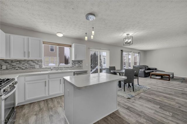 558 Lenox Court, Broadview Heights, OH 44147