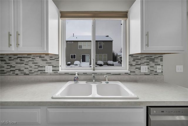 558 Lenox Court, Broadview Heights, OH 44147