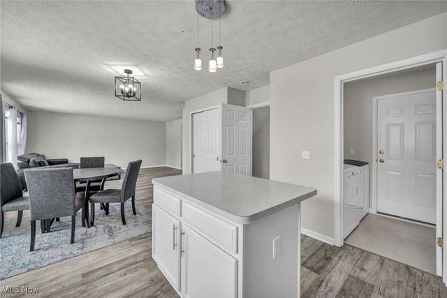 558 Lenox Court, Broadview Heights, OH 44147