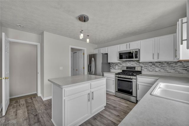 558 Lenox Court, Broadview Heights, OH 44147