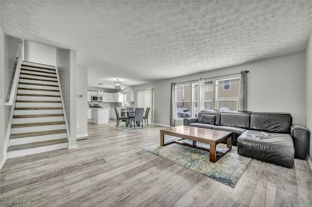 558 Lenox Court, Broadview Heights, OH 44147