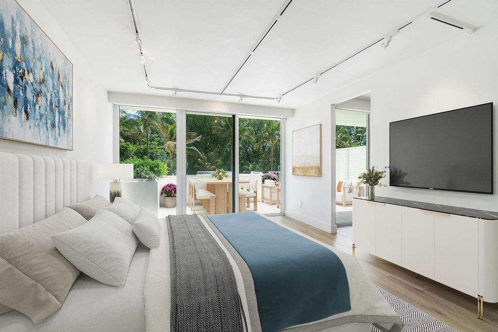 Image 11 of property listing at 2774 S Ocean Boulevard 106, Palm Beach, FL 33480