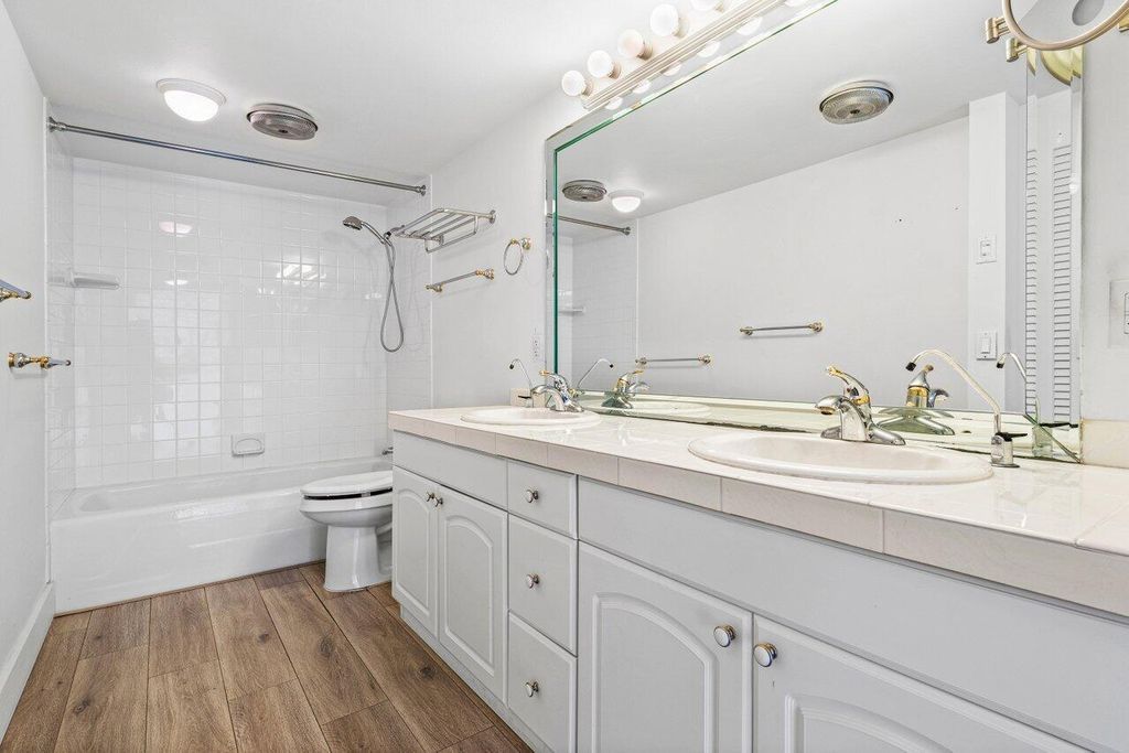 Image 14 of property listing at 2774 S Ocean Boulevard 106, Palm Beach, FL 33480