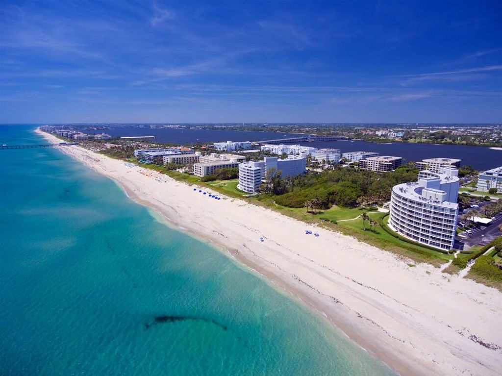 Image 16 of property listing at 2774 S Ocean Boulevard 106, Palm Beach, FL 33480