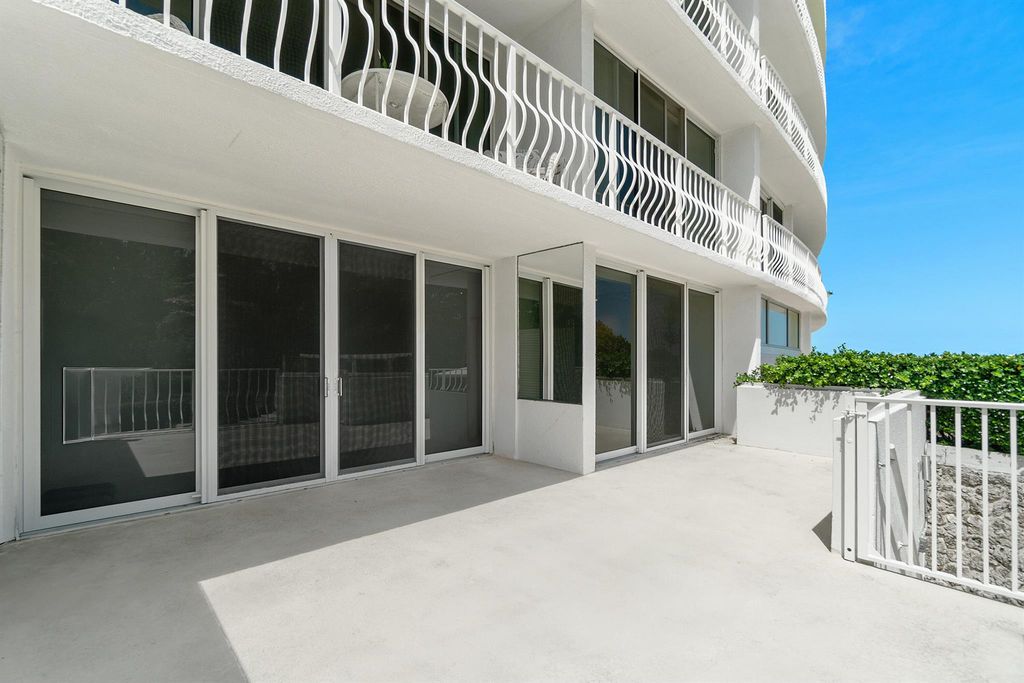 Image 17 of property listing at 2774 S Ocean Boulevard 106, Palm Beach, FL 33480