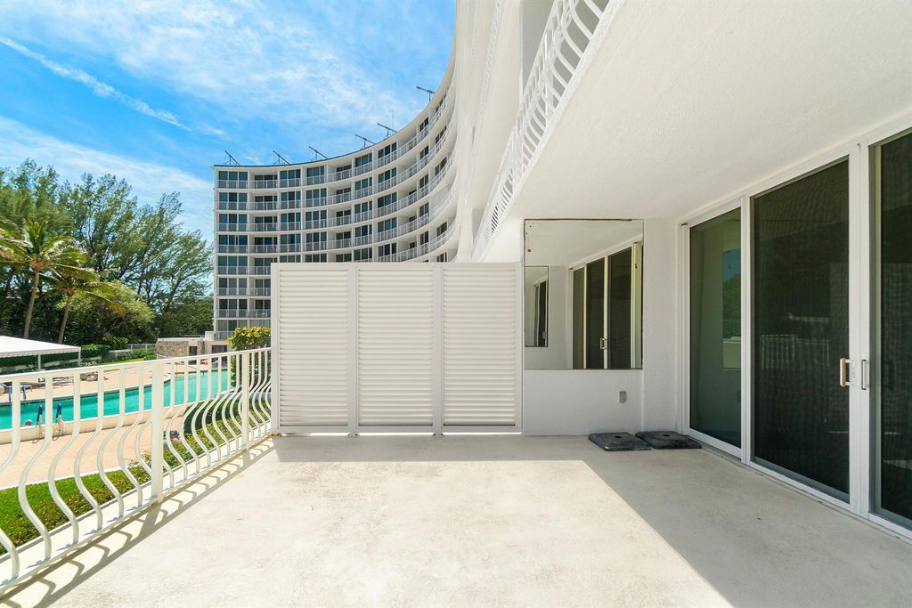Image 20 of property listing at 2774 S Ocean Boulevard 106, Palm Beach, FL 33480