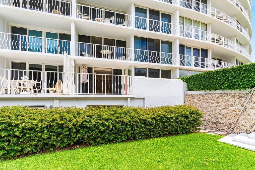Image 22 of property listing at 2774 S Ocean Boulevard 106, Palm Beach, FL 33480