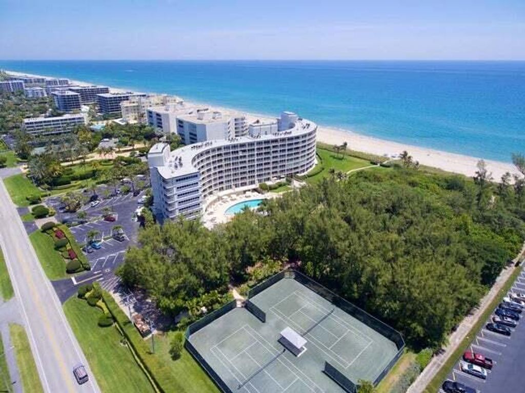 Image 23 of property listing at 2774 S Ocean Boulevard 106, Palm Beach, FL 33480
