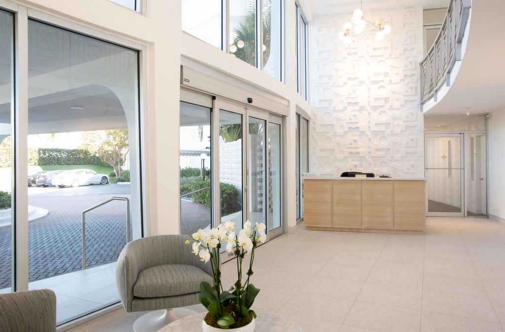Image 25 of property listing at 2774 S Ocean Boulevard 106, Palm Beach, FL 33480
