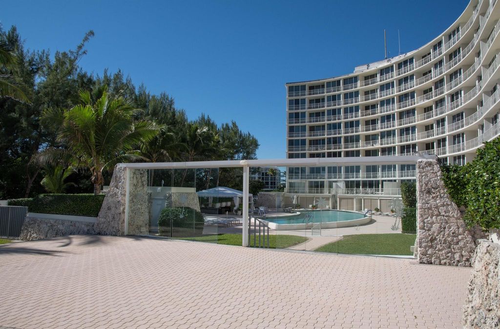 Image 27 of property listing at 2774 S Ocean Boulevard 106, Palm Beach, FL 33480