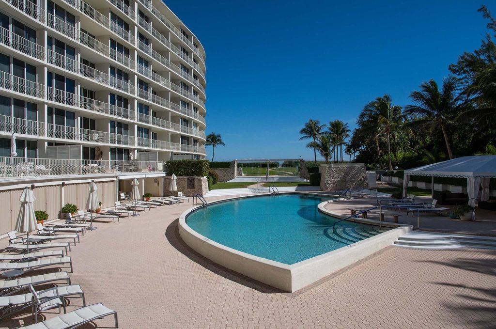 Image 28 of property listing at 2774 S Ocean Boulevard 106, Palm Beach, FL 33480