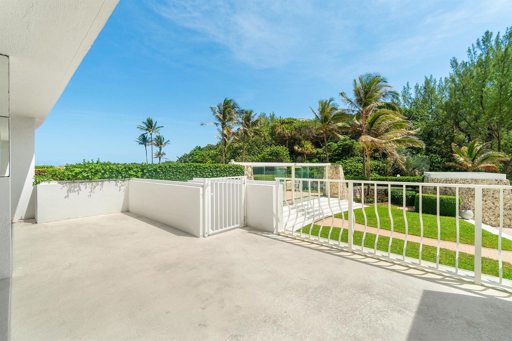 Image 3 of property listing at 2774 S Ocean Boulevard 106, Palm Beach, FL 33480