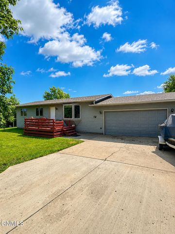 13416 Grandview Drive N, Williston, ND 58801 property photo