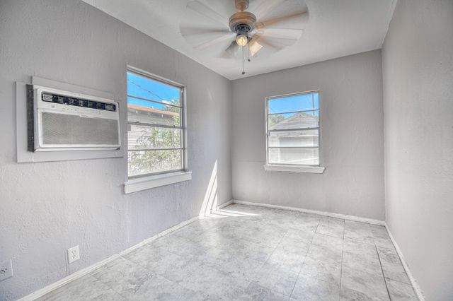 3330 Utah Avenue, Dallas, TX 75216