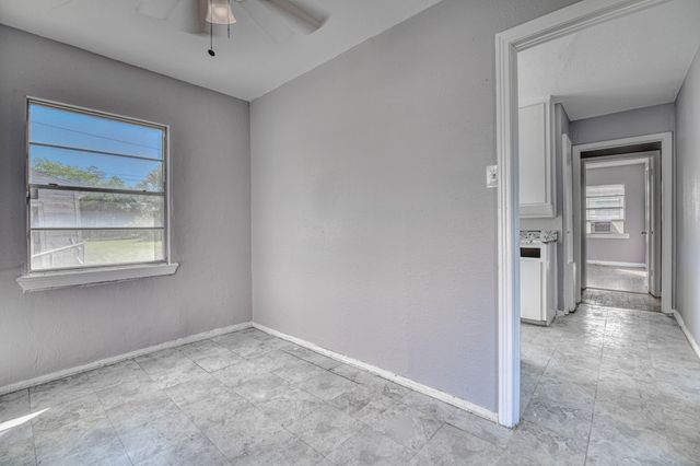 3330 Utah Avenue, Dallas, TX 75216