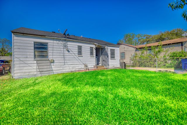 3330 Utah Avenue, Dallas, TX 75216