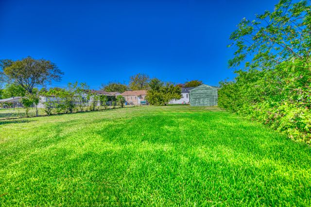 3330 Utah Avenue, Dallas, TX 75216