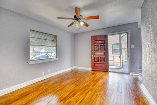 3330 Utah Avenue, Dallas, TX 75216