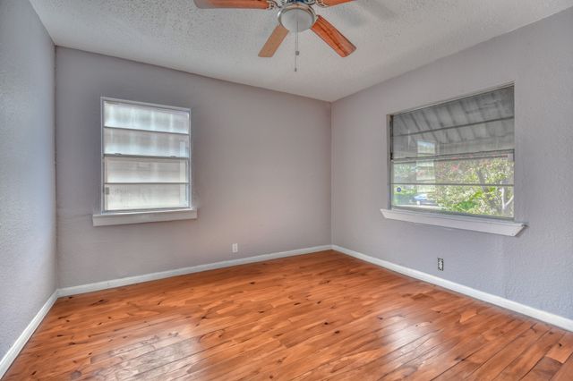 3330 Utah Avenue, Dallas, TX 75216