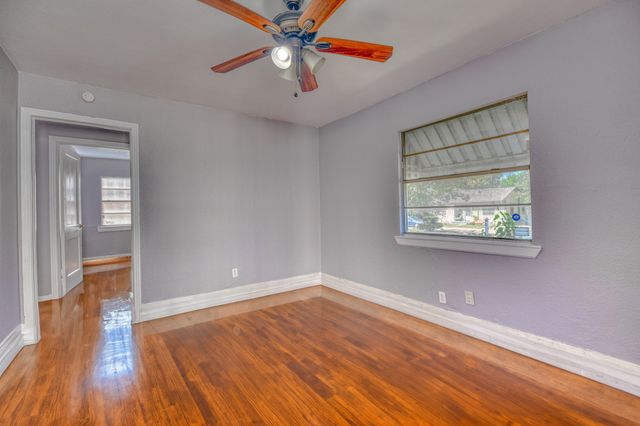 3330 Utah Avenue, Dallas, TX 75216