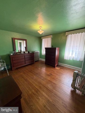 718 UPLAND ST, Chester, PA 19013