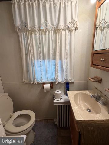 718 UPLAND ST, Chester, PA 19013