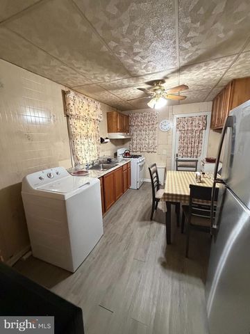 718 UPLAND ST, Chester, PA 19013