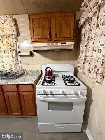 718 UPLAND ST, Chester, PA 19013
