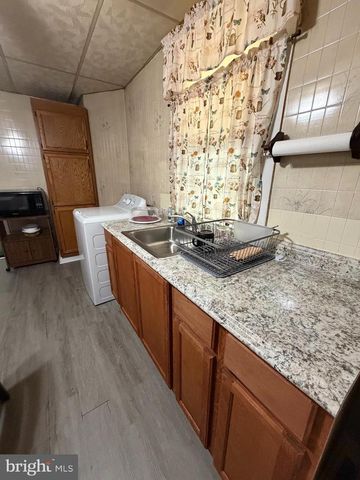 718 UPLAND ST, Chester, PA 19013