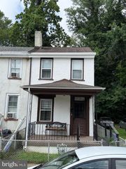 718 UPLAND ST, Chester, PA 19013