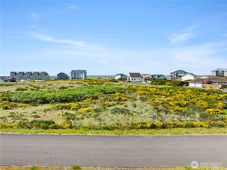 479 Sea View Street SW, Ocean Shores, WA 98569