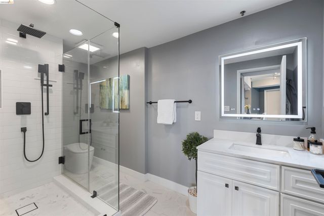 6363 Christie Ave. 2327, Emeryville, CA 94608