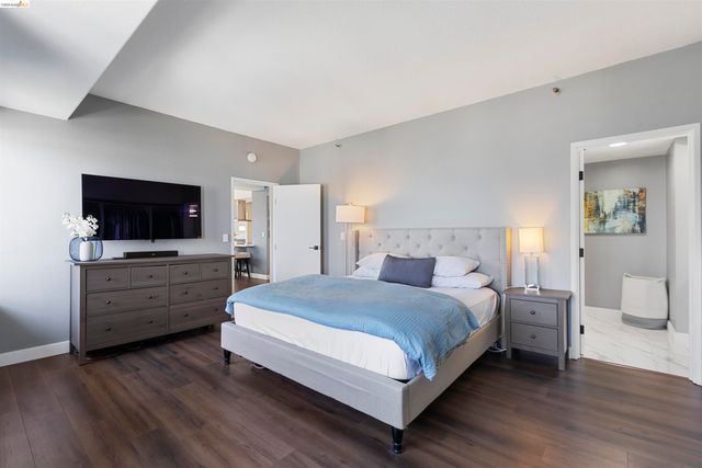 6363 Christie Ave. 2327, Emeryville, CA 94608