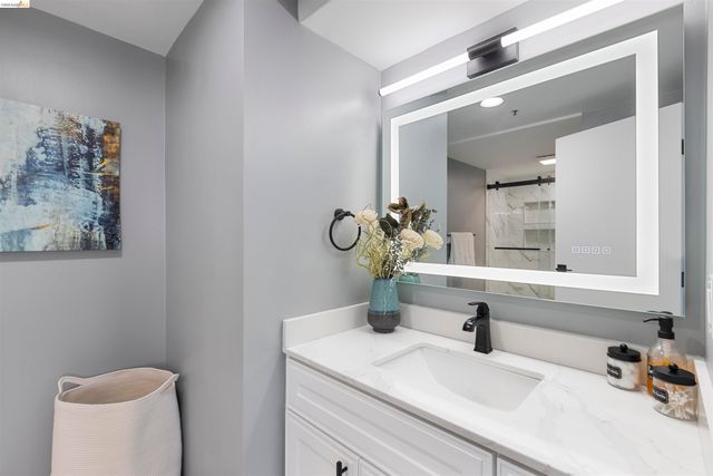 6363 Christie Ave. 2327, Emeryville, CA 94608