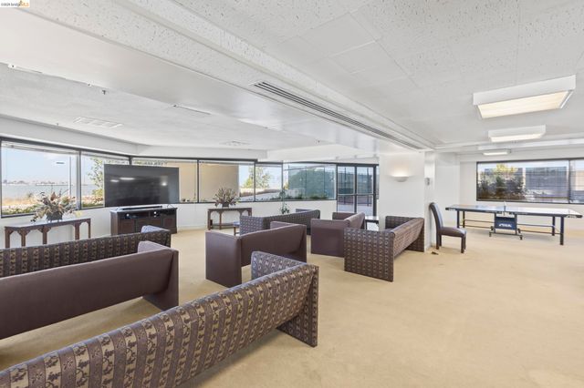 6363 Christie Ave. 2327, Emeryville, CA 94608