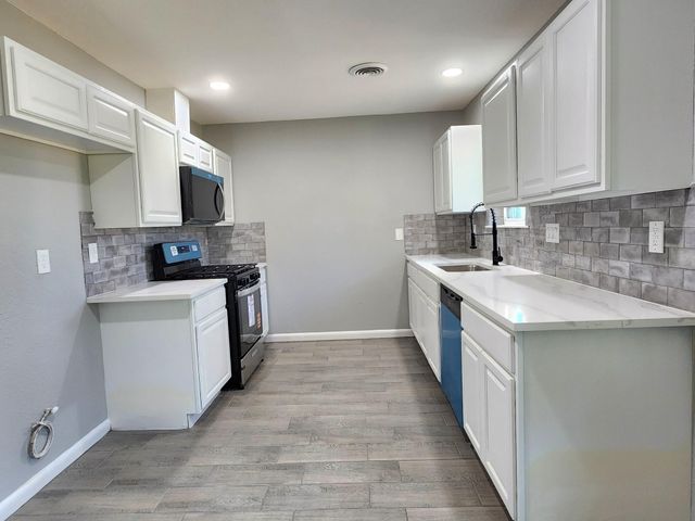 5914 Newquay Street, Houston, TX 77085